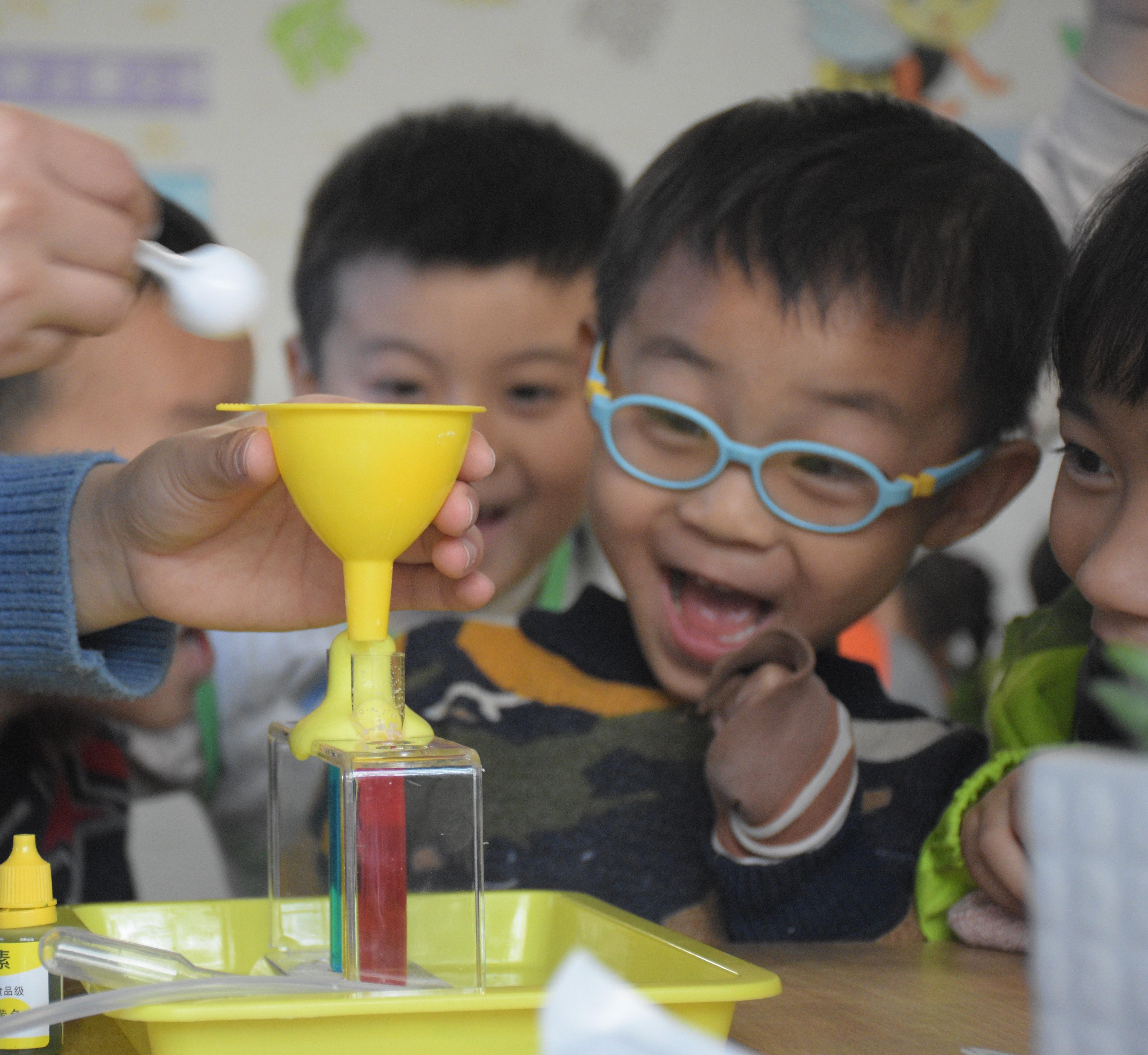 神奇的科學(xué)實(shí)驗(yàn)課堂開(kāi)課啦！你確定不來(lái)看看嗎？